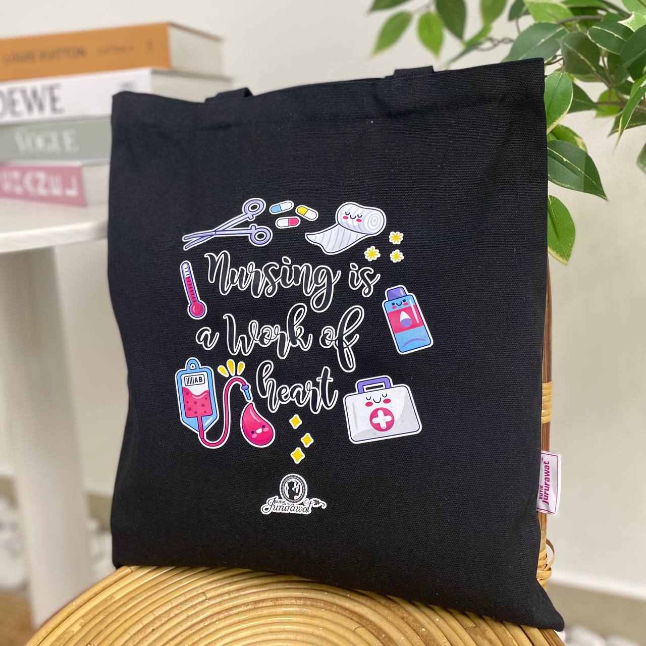 TOTE BAG NURSING IS A WORK OF HEART - BLACK