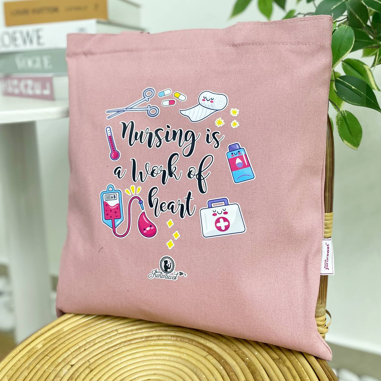 TOTE BAG NURSING IS A WORK OF HEART - PINK