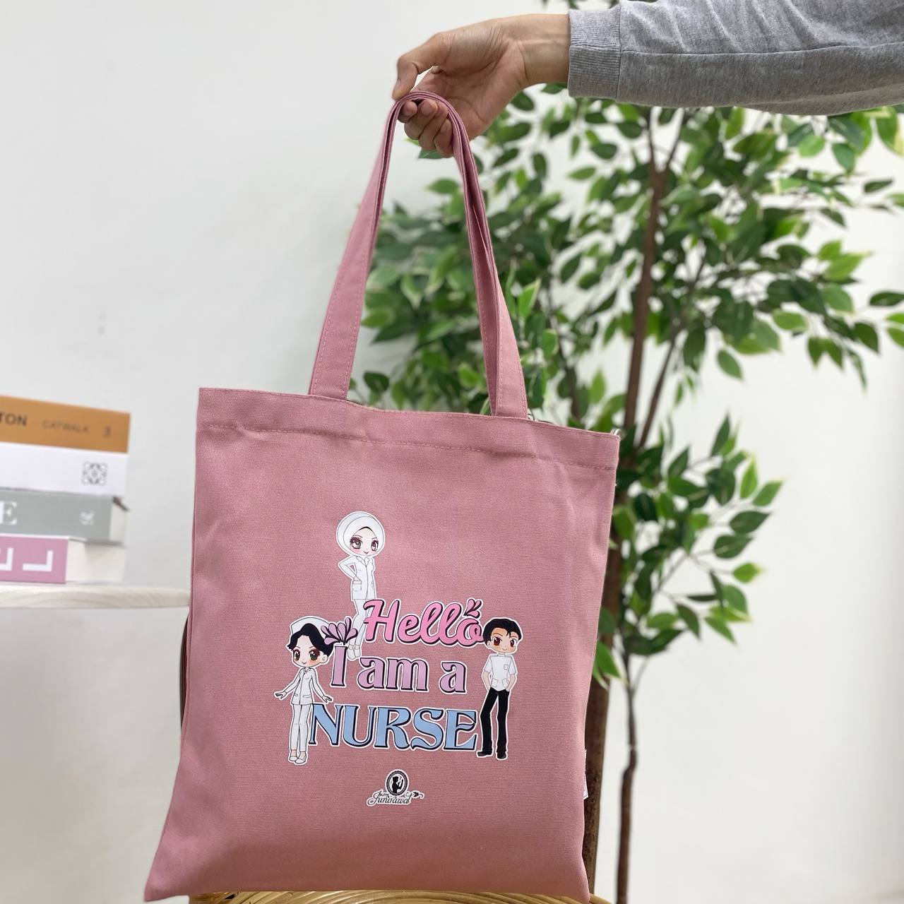 TOTE BAG HELLO I AM NURSE - PINK