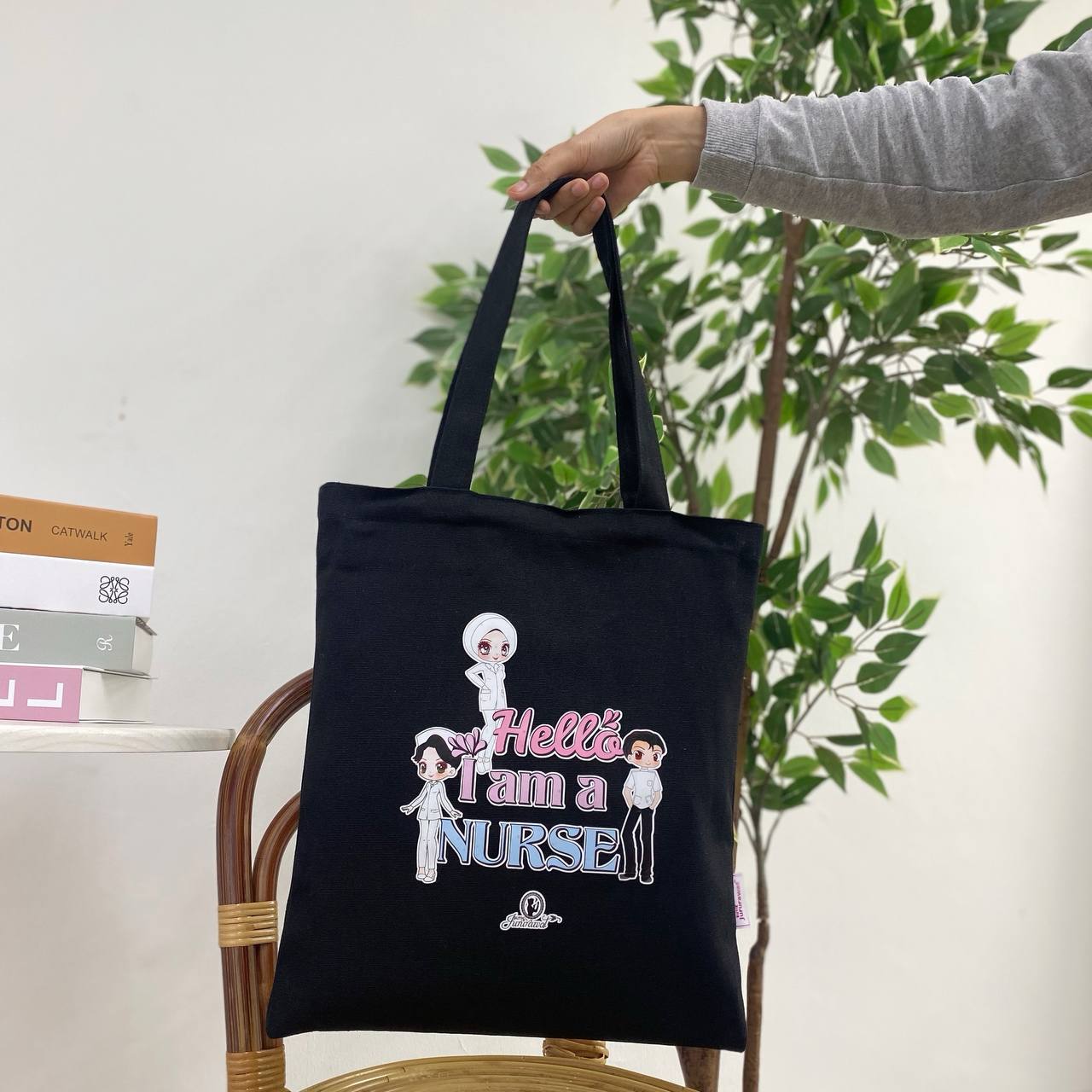 TOTE BAG HELLO I AM NURSE - BLACK