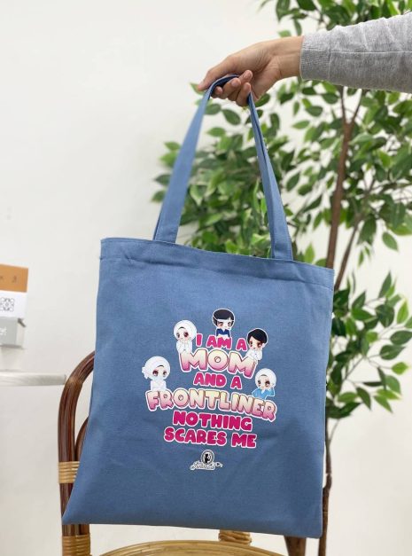TOTE BAG I AM A MOM & FRONTLINER - LIGHT BLUE