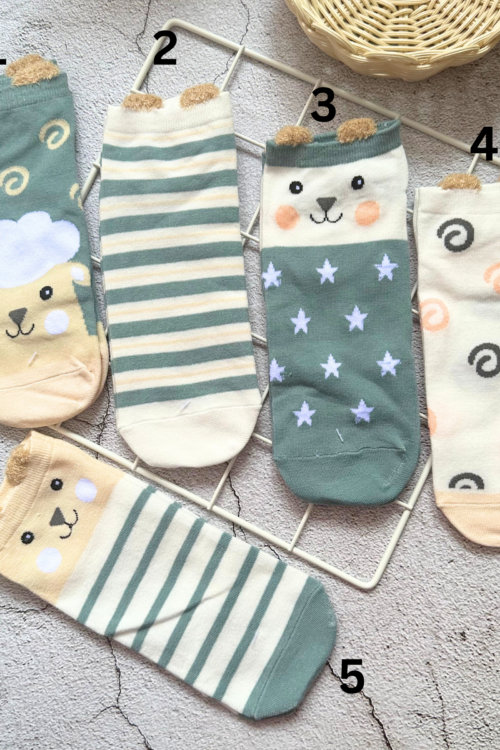 CARTOON ANKLE SOCKS - STRIPE & SWIRL